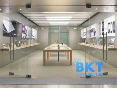 iPhone 15 in UK Apple store